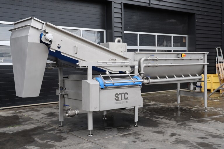 Refurbished Kronen GEWA 4000 washing line with infeed elevator and discharge conveyor