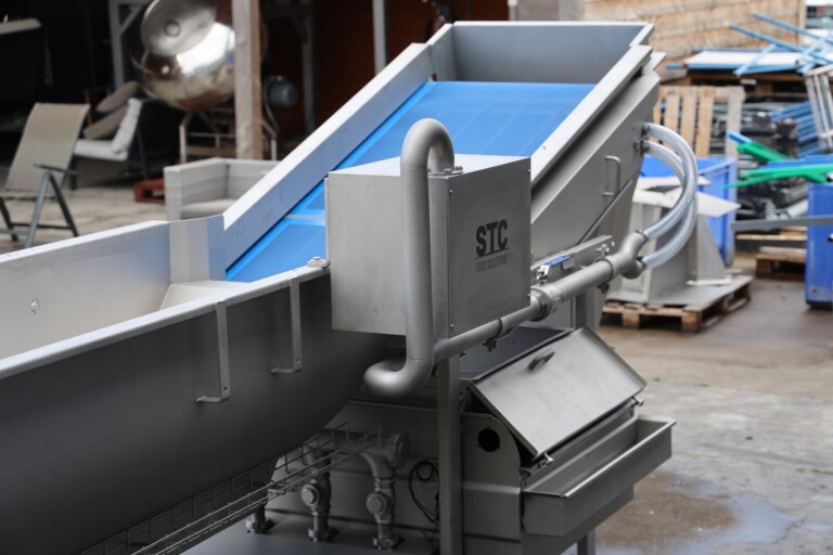Stainless steel infeed hopper of the refurbished Kronen GEWA 4000 washer